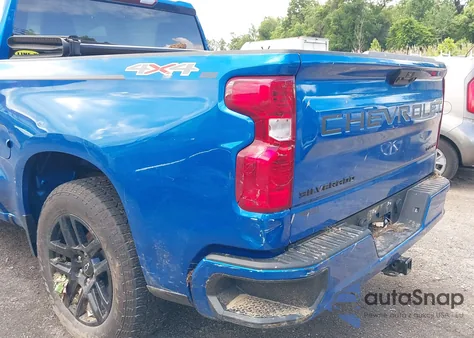 2022 Chevrolet Silverado 1500 4Wd Short Bed Custom z USA, uszkodzony, nr VIN 1GCPDBEKXNZ527992